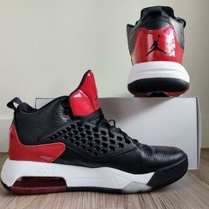 Air Jordan Maxin' 200 in Black Gym Red